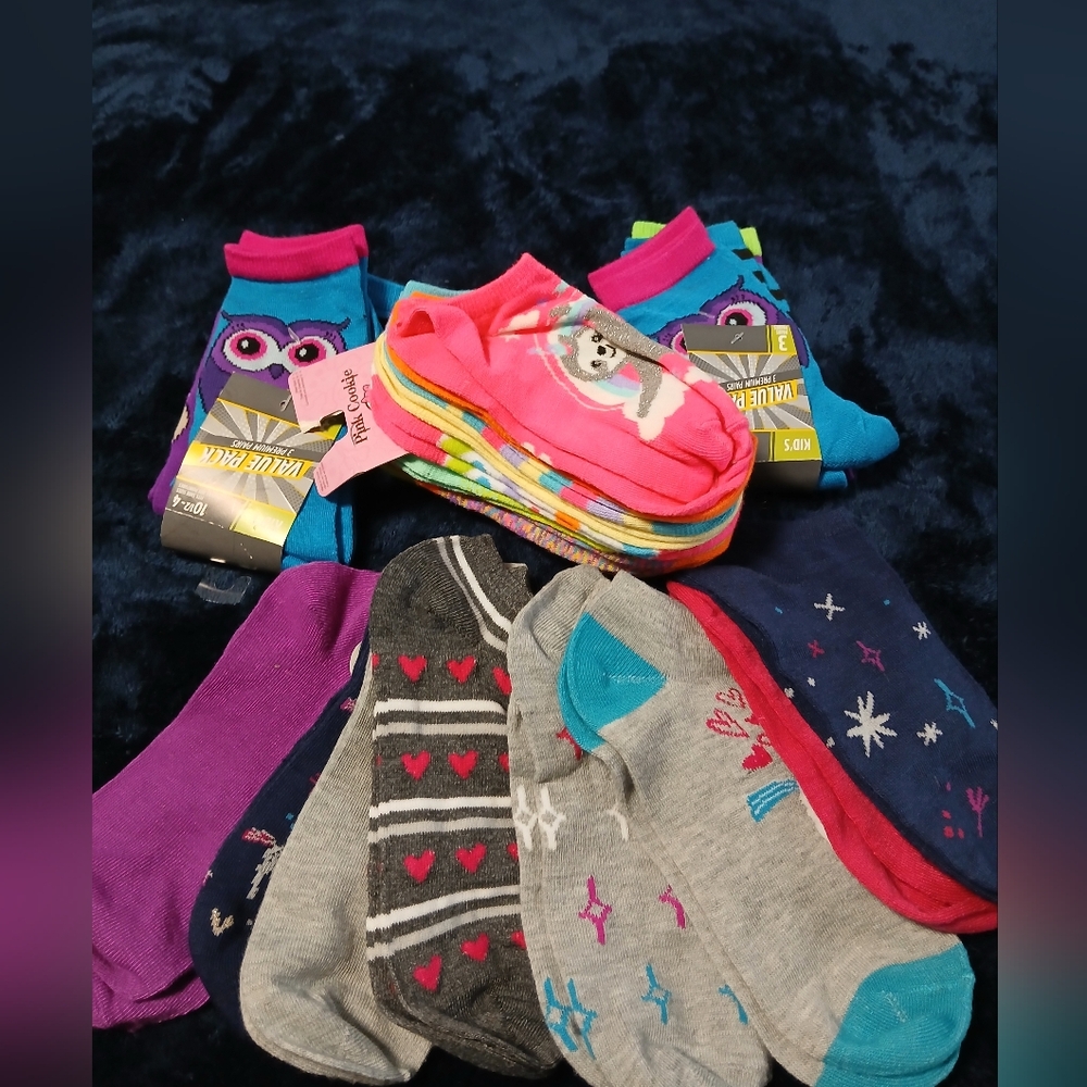 Girls 23 Pairs Sock Bundle Sz 9-3  10.5-4